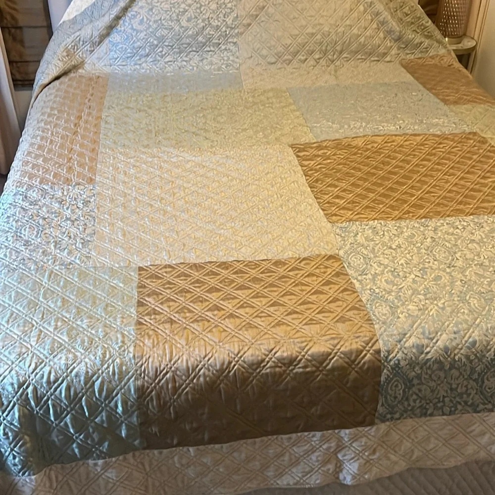 Coverlet: Vintage High-end Queen Bed Cover—Double Diamond Quilting!